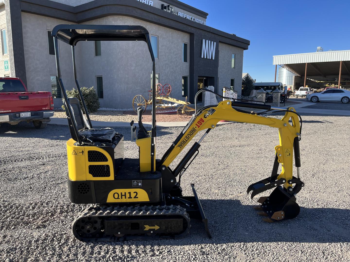 ./imagenes/INVOICE/2019/17383/MINIEXCAVADORA AGROTK QH12 (2).JPG